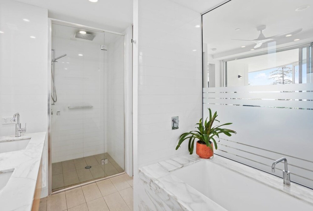 Luxury Beachfront Stay in Kirra