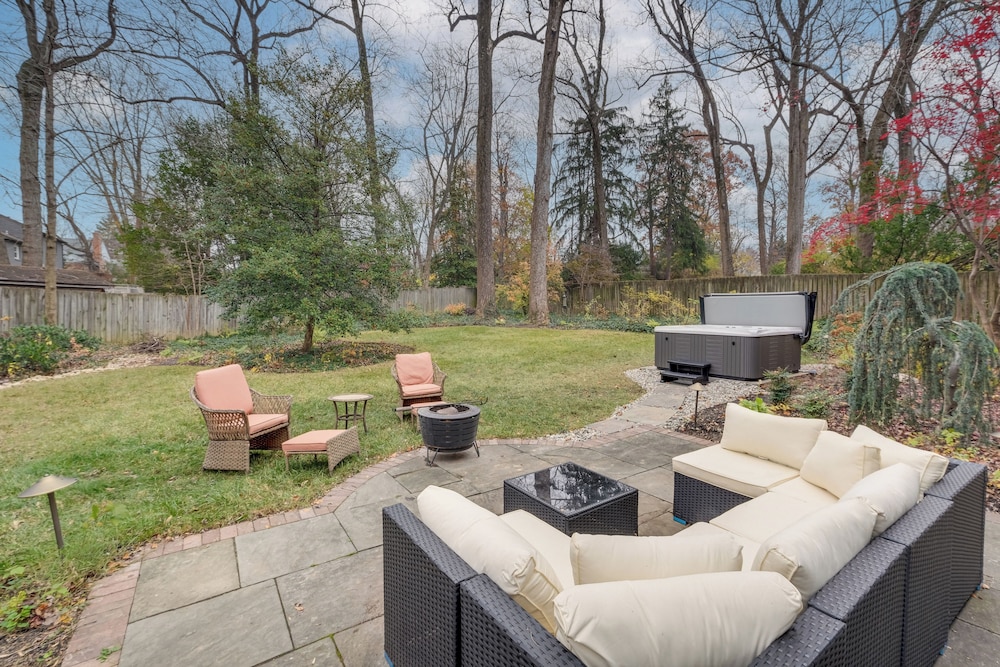 Upscale Family Retreat Near DC & Georgetown!