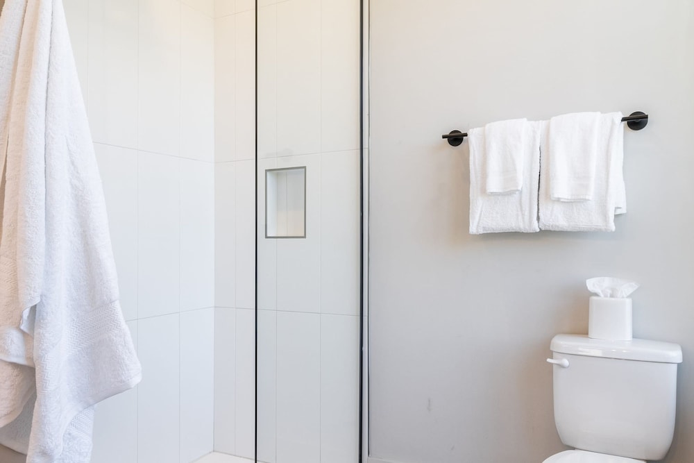 The Magnolia 5 by Avantstay Minutes to Downtown