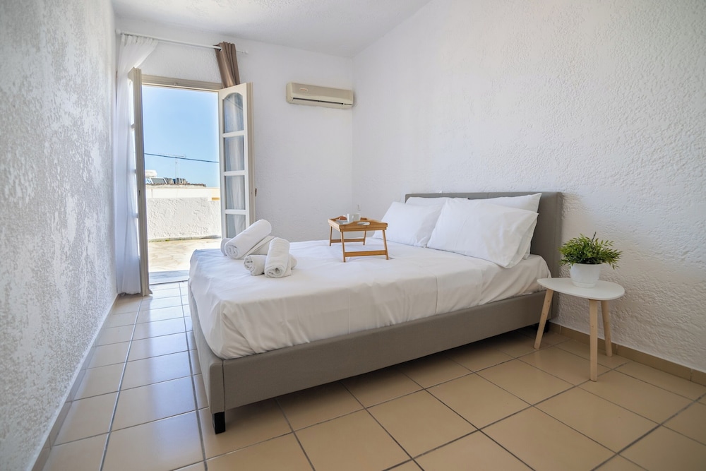 Hesperia Apartments