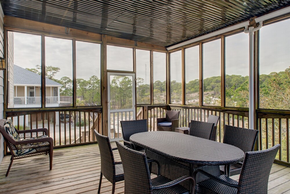 Purple Parrot - You Will Be Amazed At The Panoramic Island Views From The Third Floor Crows Nest! 4 Bedroom Home by RedAwning