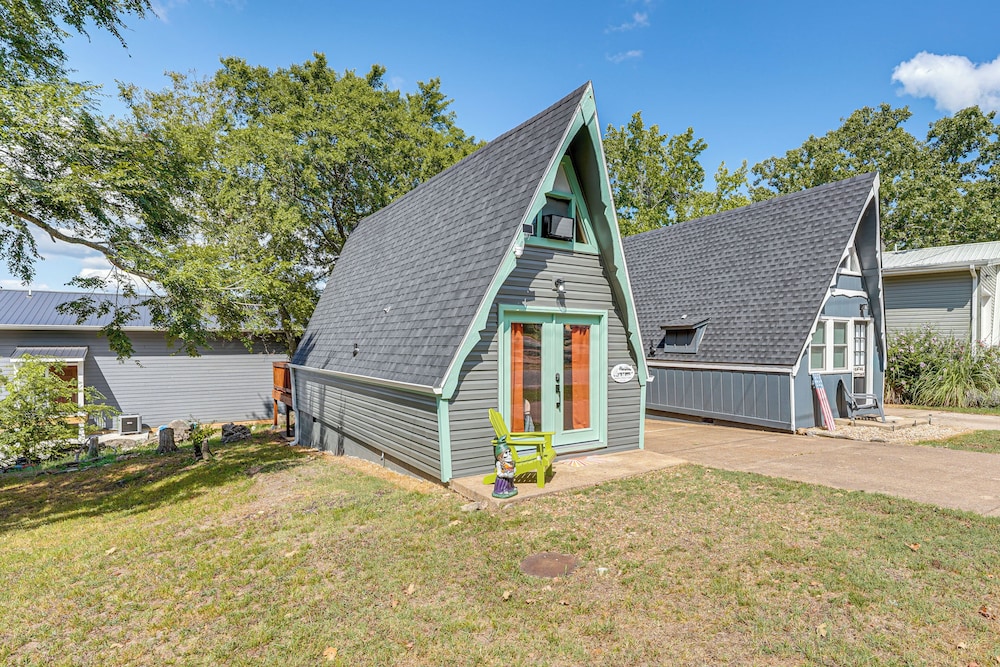 Cozy Cabin w/ Deck & Boat Launch Access in Lampe!