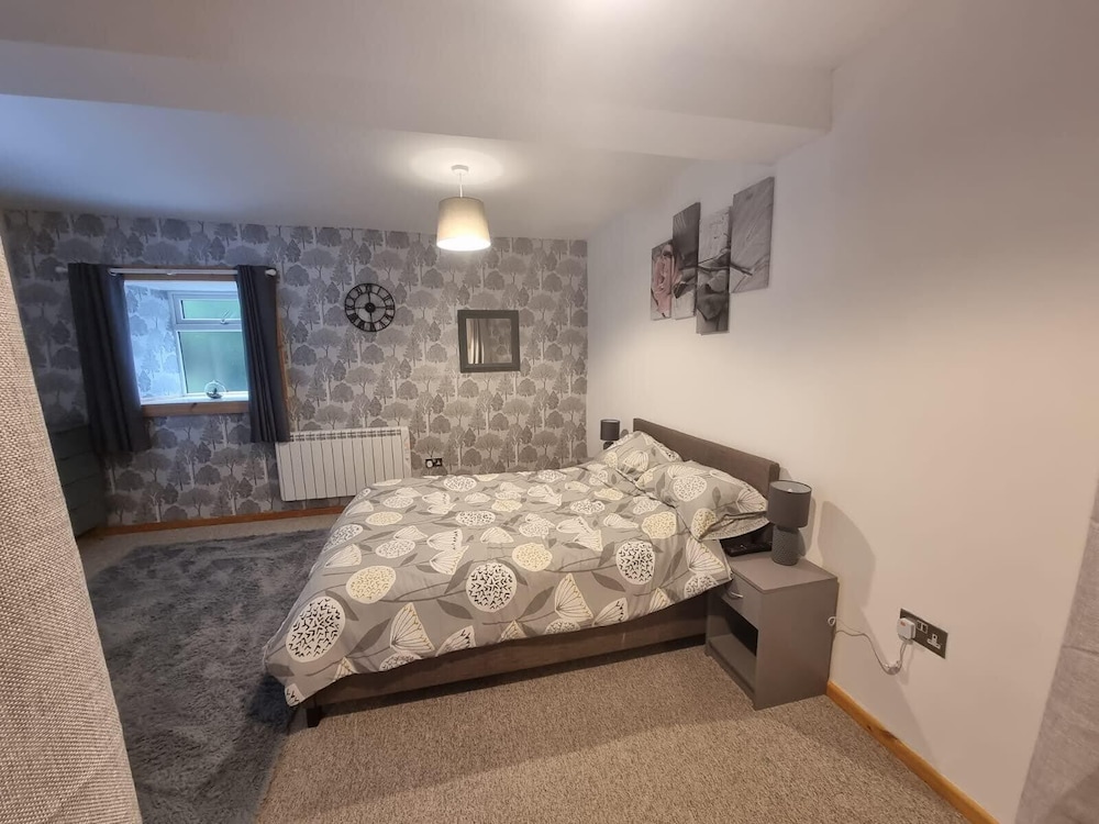 Stunning 2-bed House in Saint Columb view 3