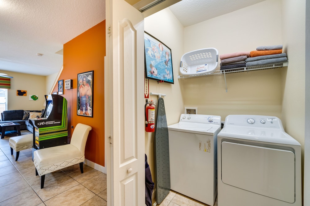 ~ 5 Mi to Disney Parks: Kissimmee Home w/ Pool!