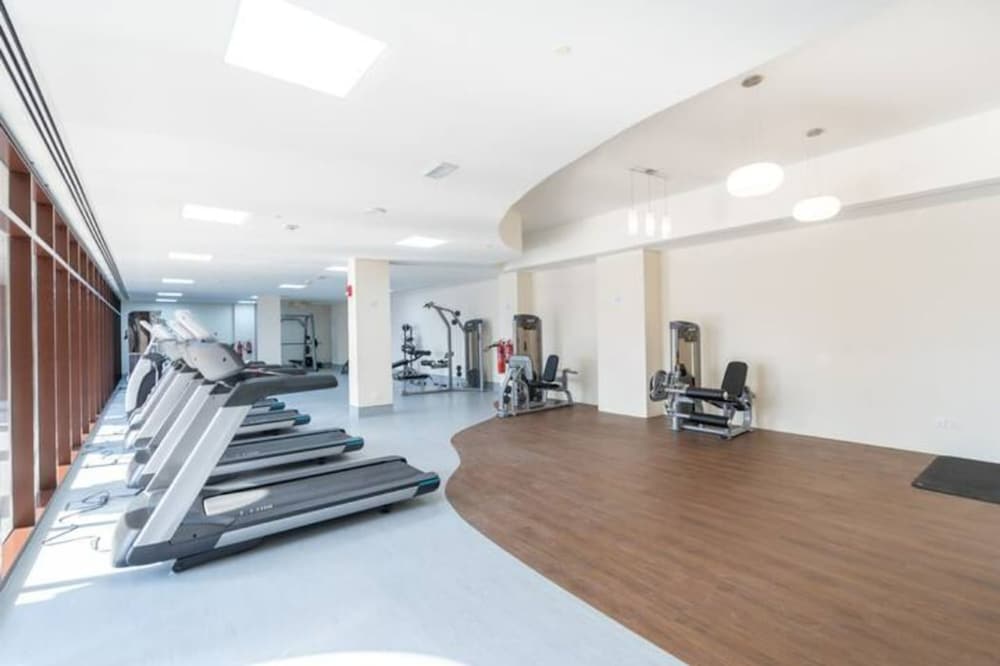 Stylish 1-bedroom Retreat With Pool in Vibrant Jumeirah Golf Estates