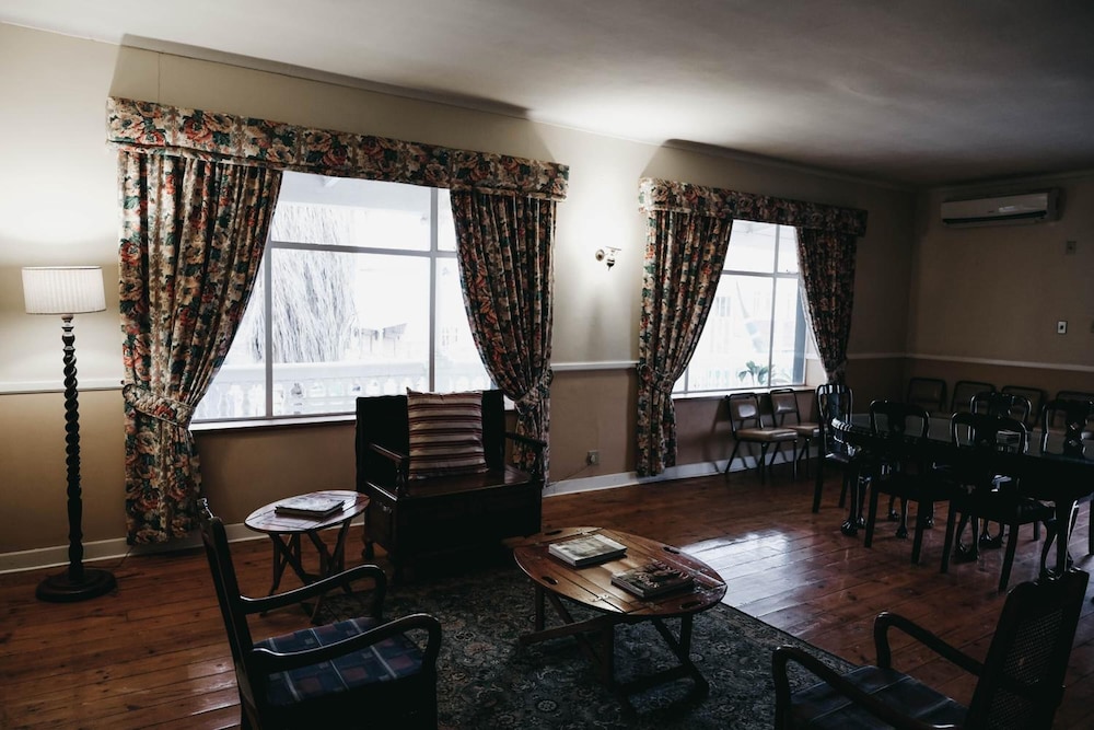 Karoo Country Inn Hotel
