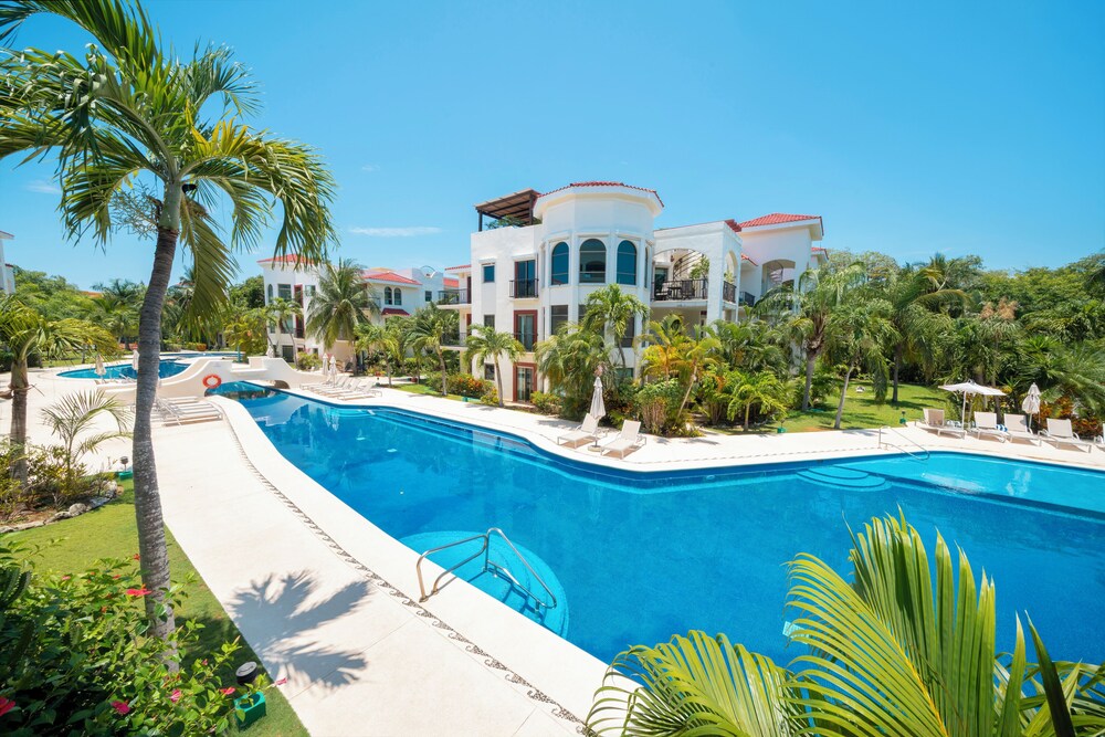 Luxury 2BR Condo with Pool - Paseo del Sol Playacar