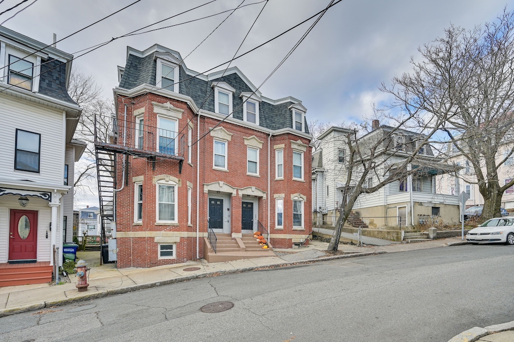 Cozy Somerville Studio: 2 Mi to Boston, Walk to T! view 3