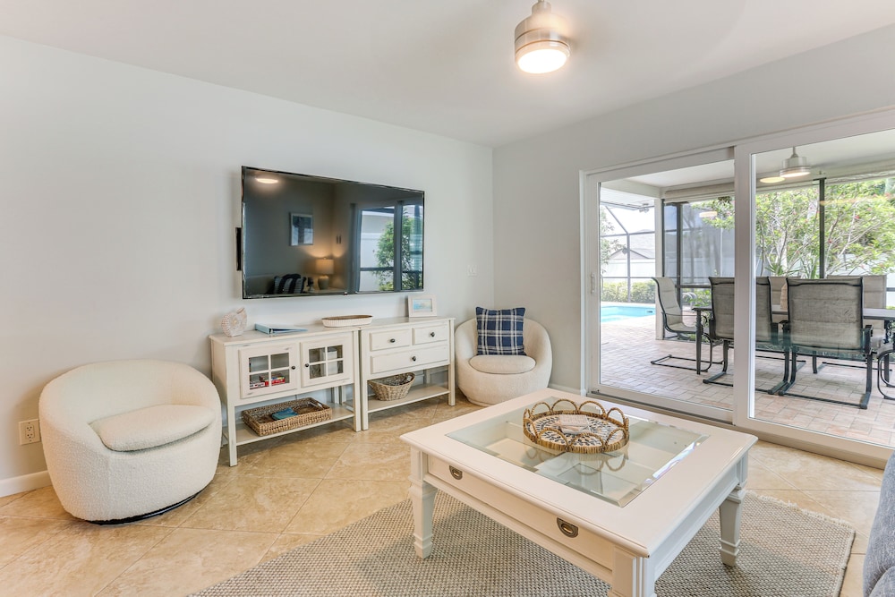 1 Mi to Vanderbilt Beach! Family Home on 500 Block