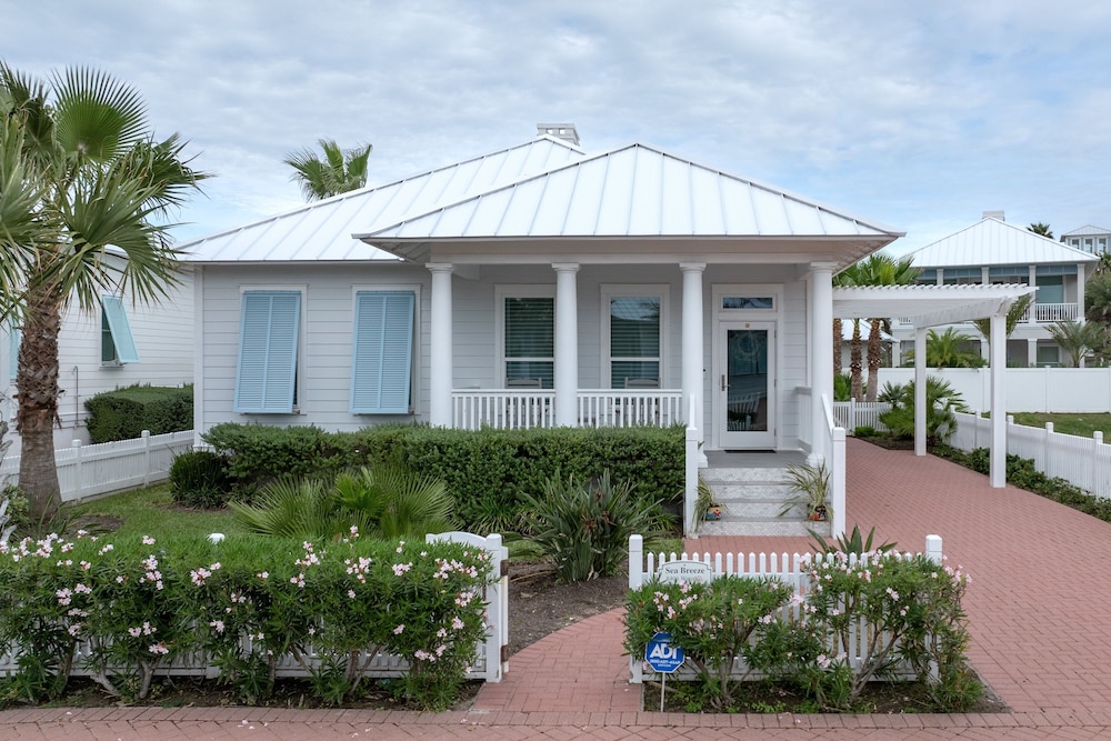 Sea Breeze Cottage - Private Home At The Shores 3 Bedroom Home