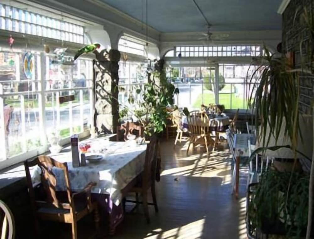 The Colonel's Inn