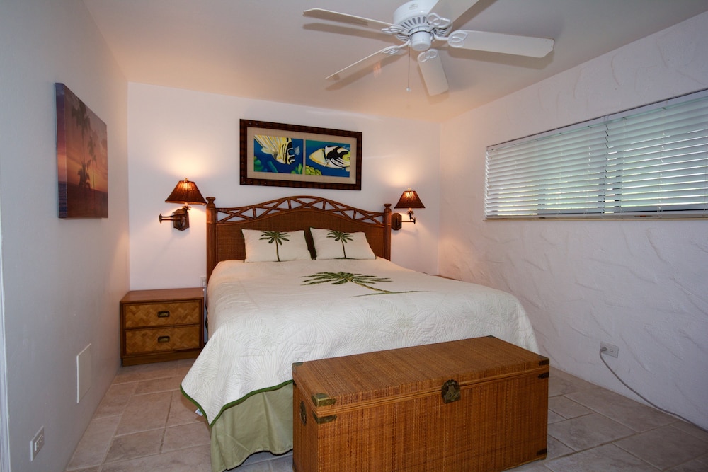Almost Ocean Front - Beautiful Woodwork - Top Floor - Vrkcv