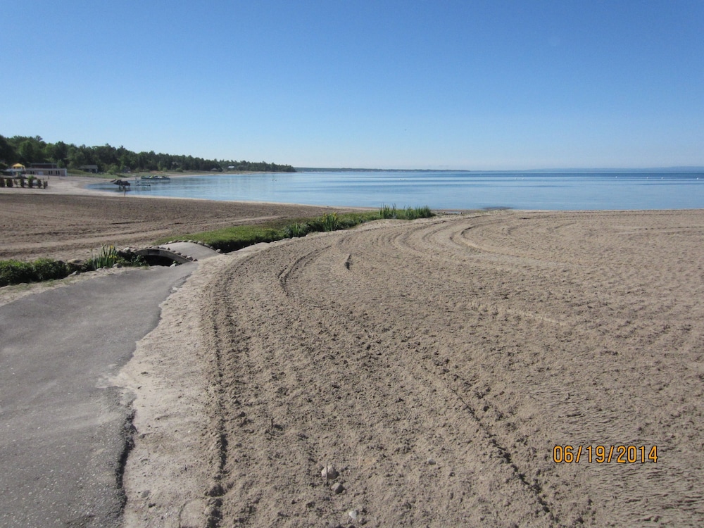 Balm Beach Resort & Motel