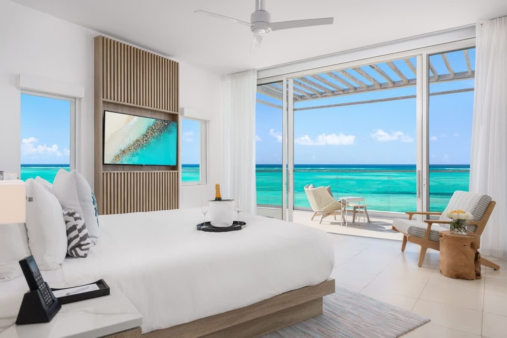 Oceanfront Penthouse Hot Tub Daily Cabana