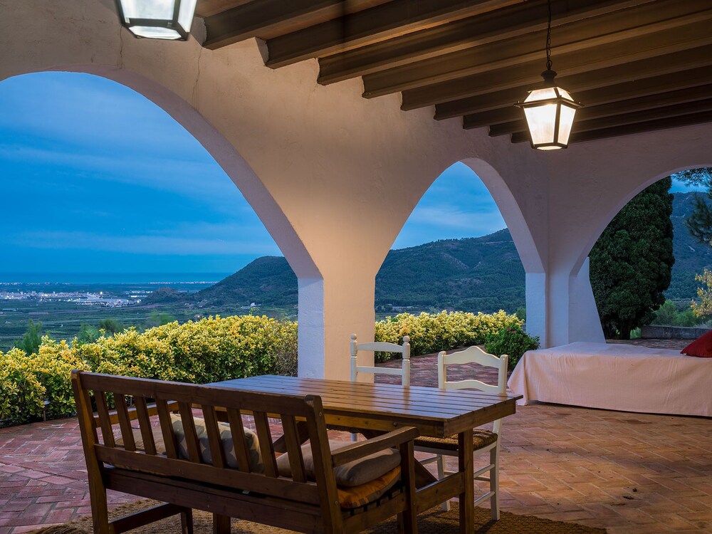 House -sleeps 8-natural Pool-pet Friendly