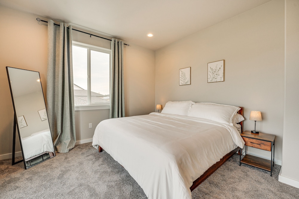 Moses Lake Vacations - Potholes State Park Getaway w/ Private Hot Tub! - Property Image 2