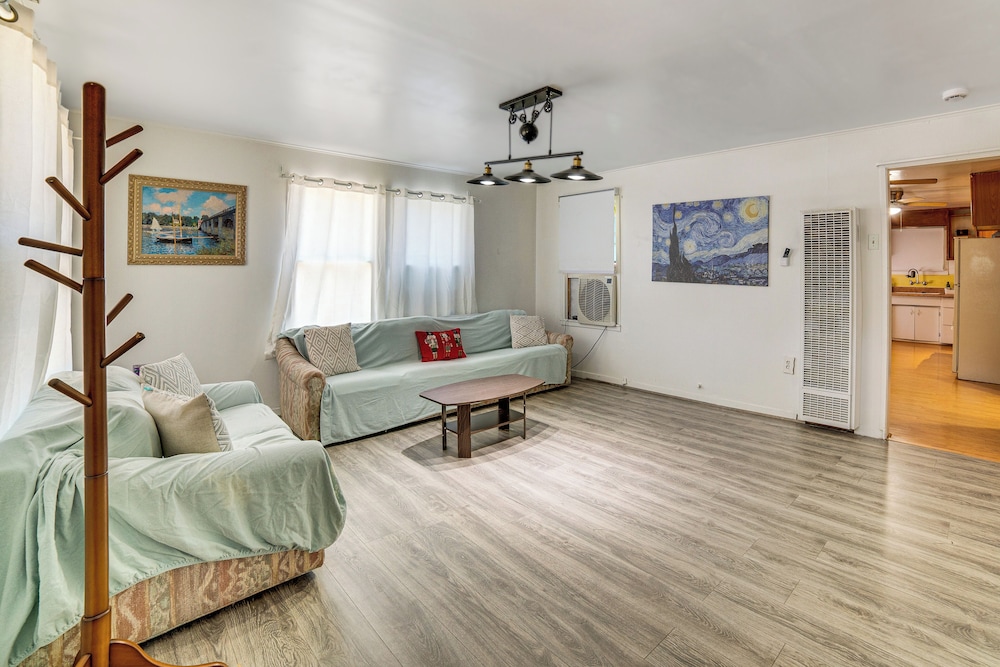3 Mi to Airport: Pet-friendly Home in Ontario Home