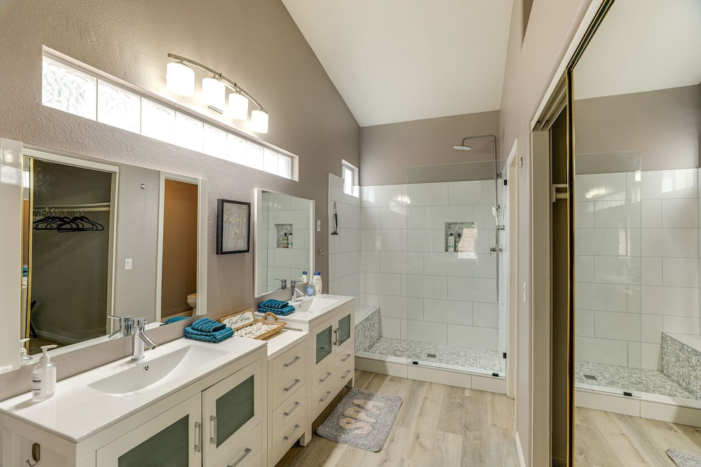 Spacious Las Vegas Home w/ Private Pool + Hot Tub