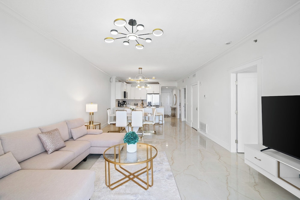 Twin Palms by Book That Condo