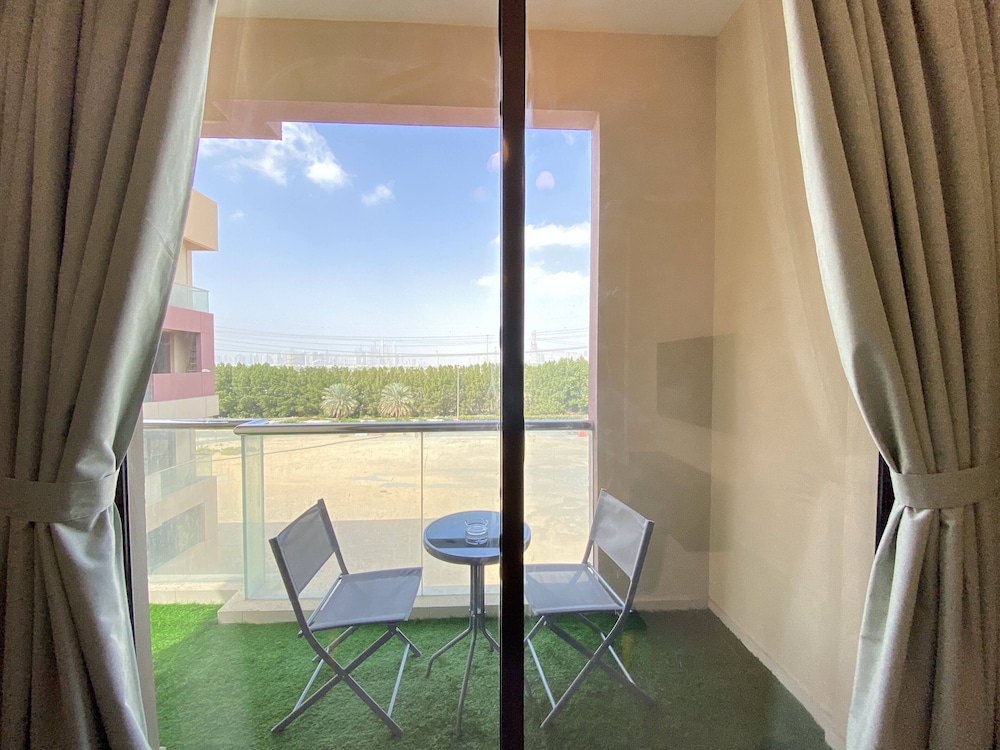 Lux BnB 1BD JVC