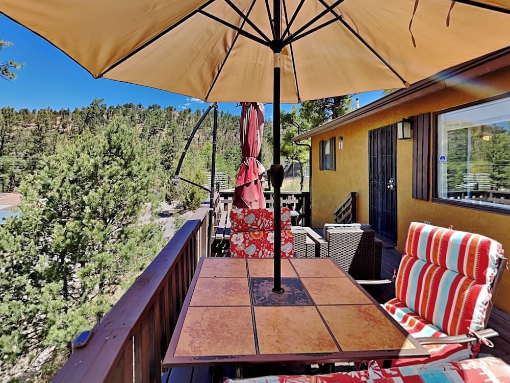 Knotty Pines Cabin by Ruidoso Vacation Rentals