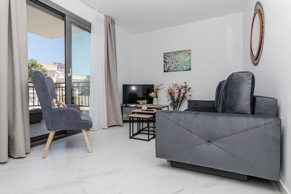 Phaedrus Living: Skiathos Luxury Residences Blu