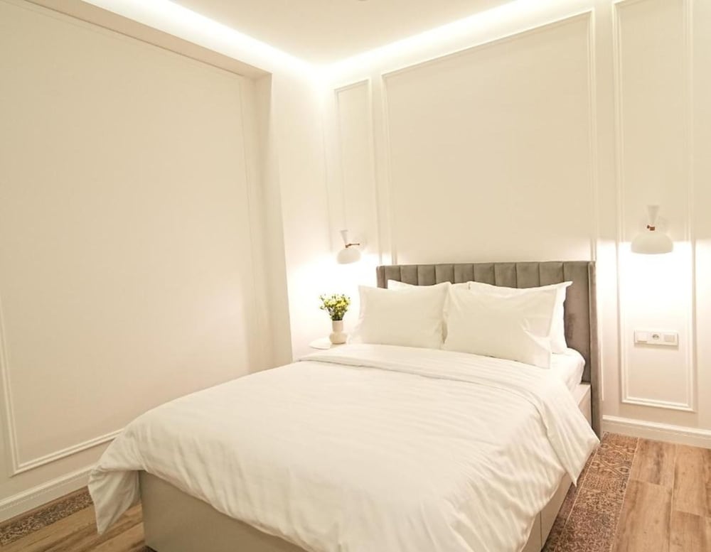 Elegant Escape on Amiryan by Sweet Home