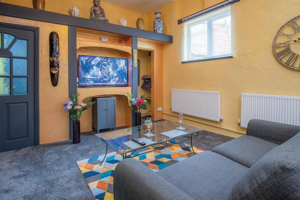 Clouds - 1 Bedroom Holiday Home - Milford Haven