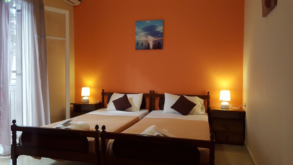 Elli Marina Studios & Apartments