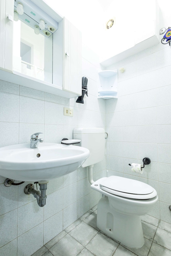 LO NARDO ACCOMMODATION