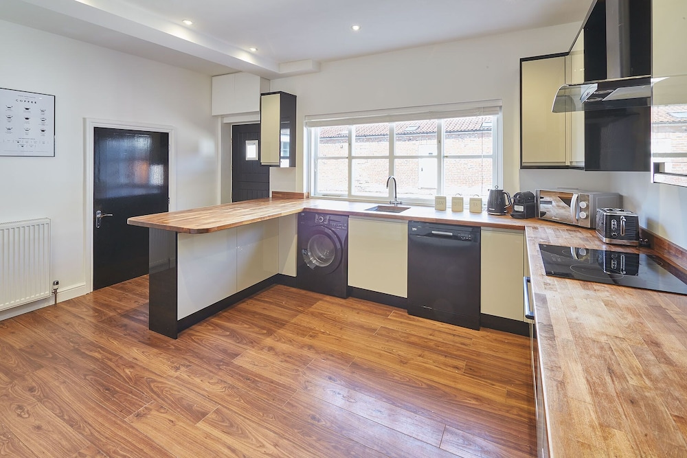 Host Stay The Pheasantry The Grange view 3