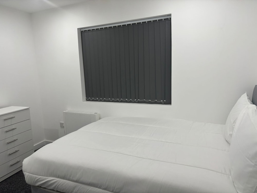 Luton Centrally Located Apartment v Close London Luton Airport
