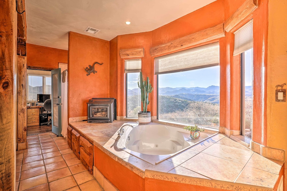 Mountain Views & Grill Space: Adobe Arizona Home view 4