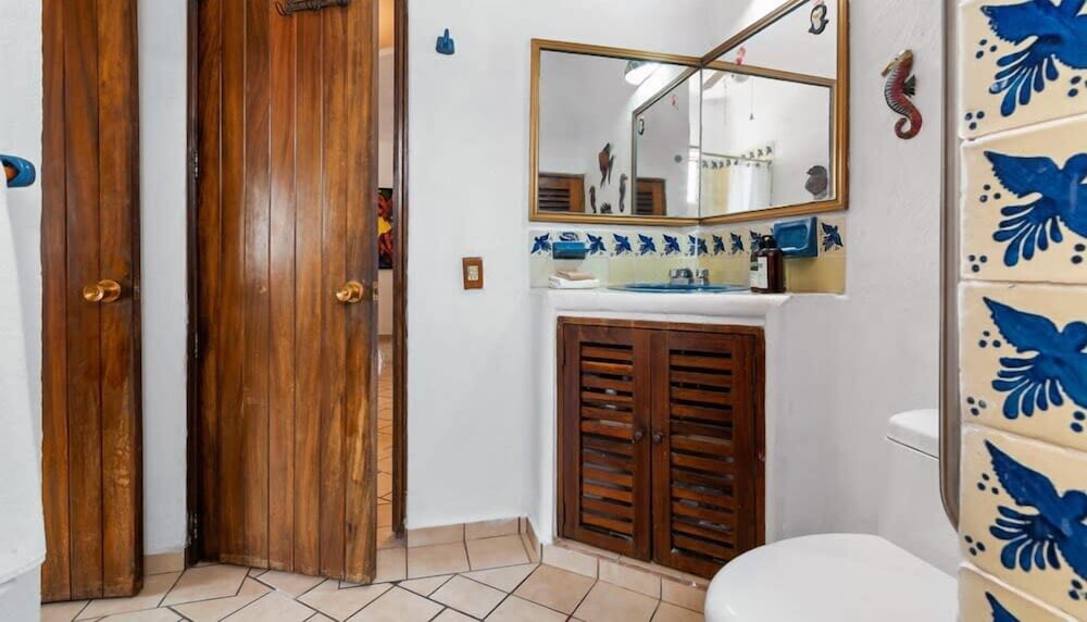 Ocean View 2Br Condo-balcony-beach-pool - 902