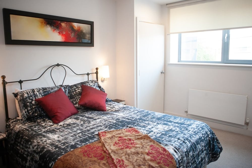 Modern Bristol Apartment Right in the City Centre view 2