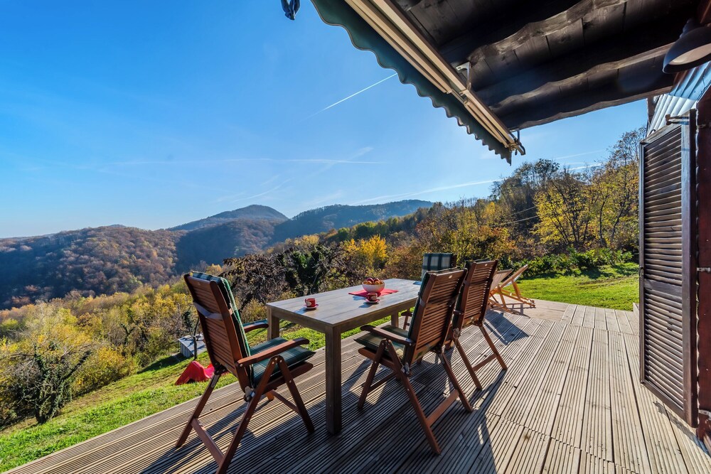 Hilltop Panorama Chalet