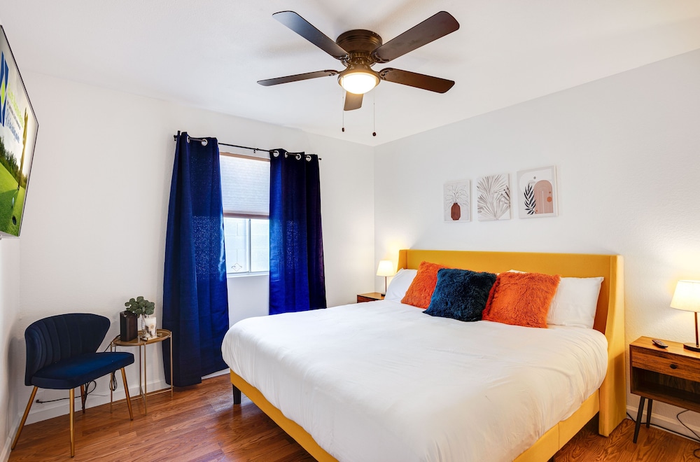 Campbell Phoenix 4 Bedroom Home by RedAwning view 4