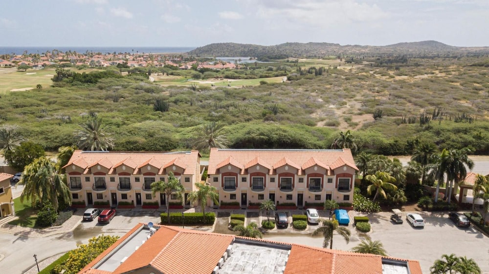 2BR 3BA GYM Pools 24 7 Security Restaurant