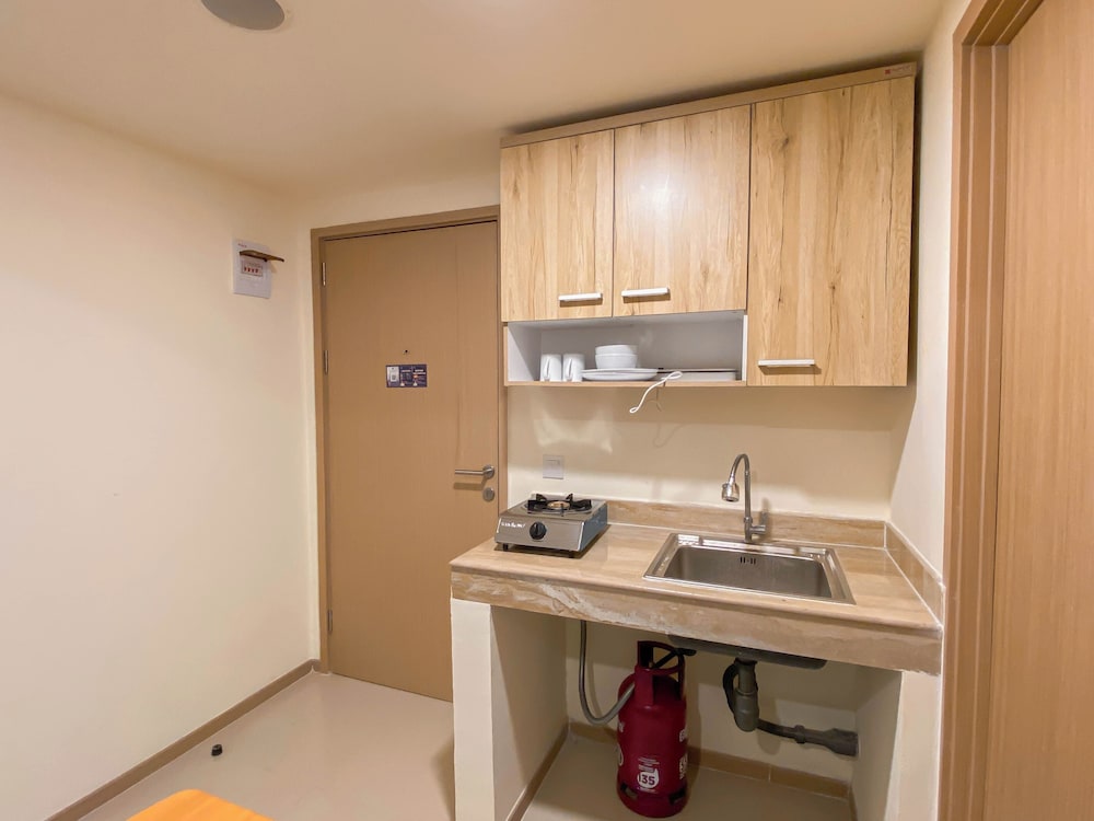 Brand New 1Br With Working Room At Meikarta Apartment
