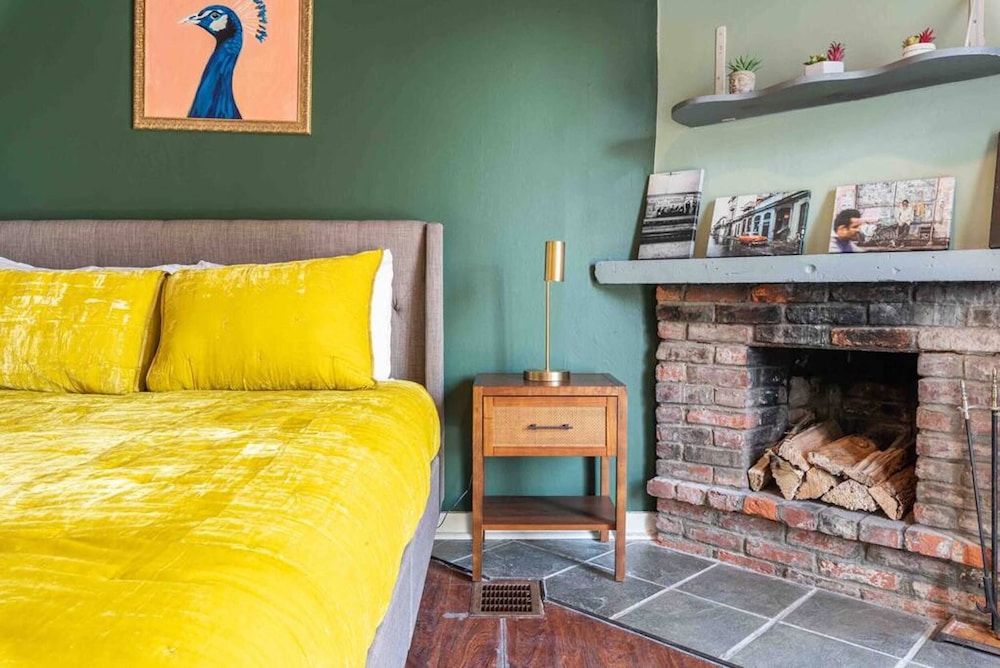1918 Duplex with Character City Center