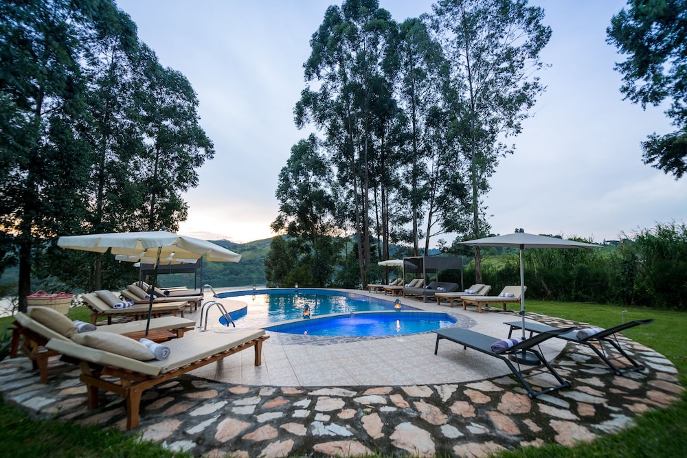 Crater Safari Lodge