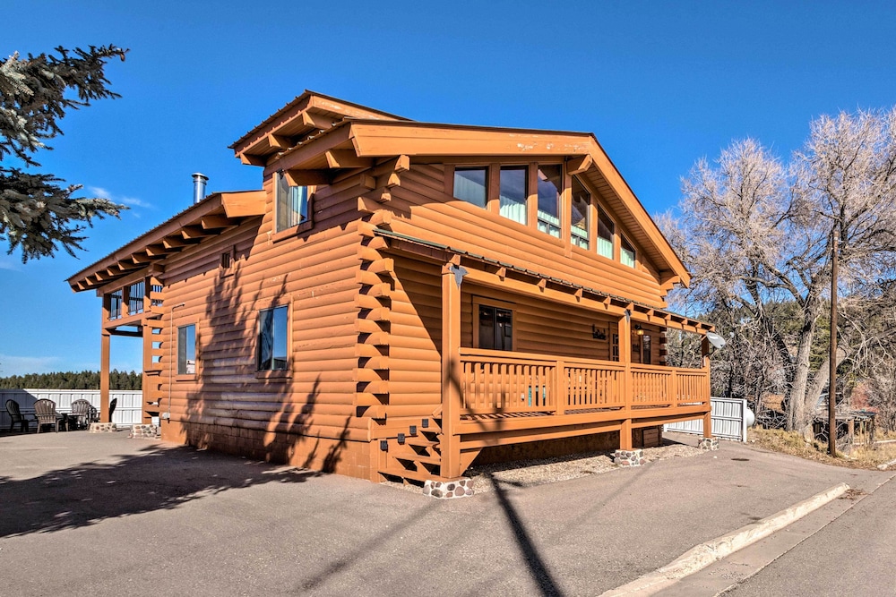 Pet-friendly Cloudcroft Cabin: Walk to Shop, Food view 2
