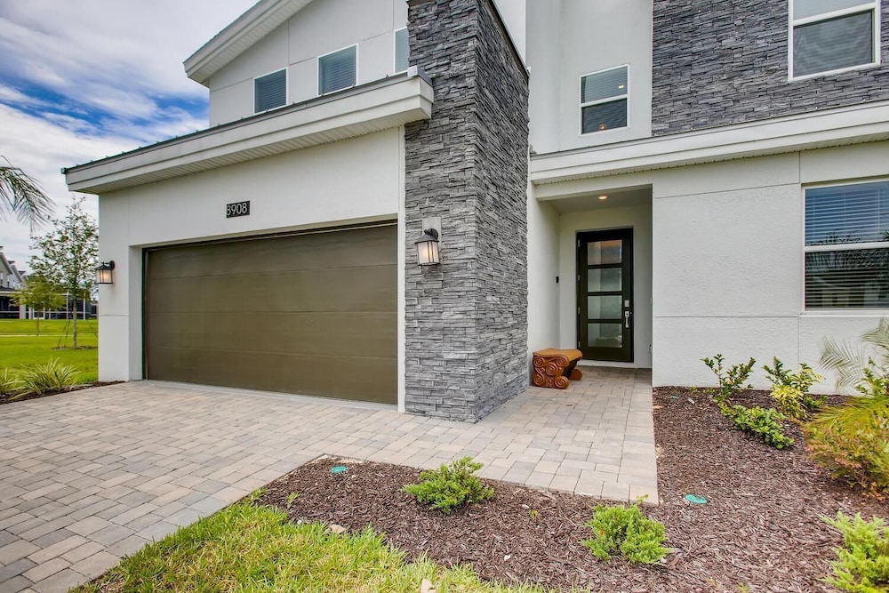 8908 CC - 5BR Luxury Home: Private Pool