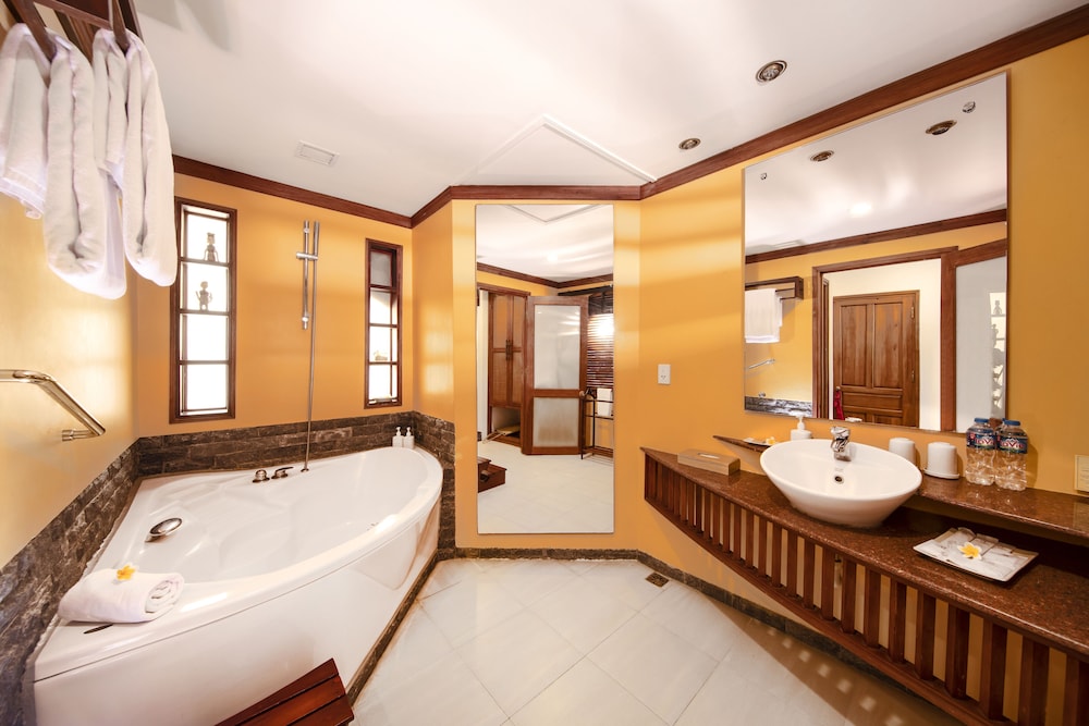 Victoria Hoi An Beach Resort & Spa