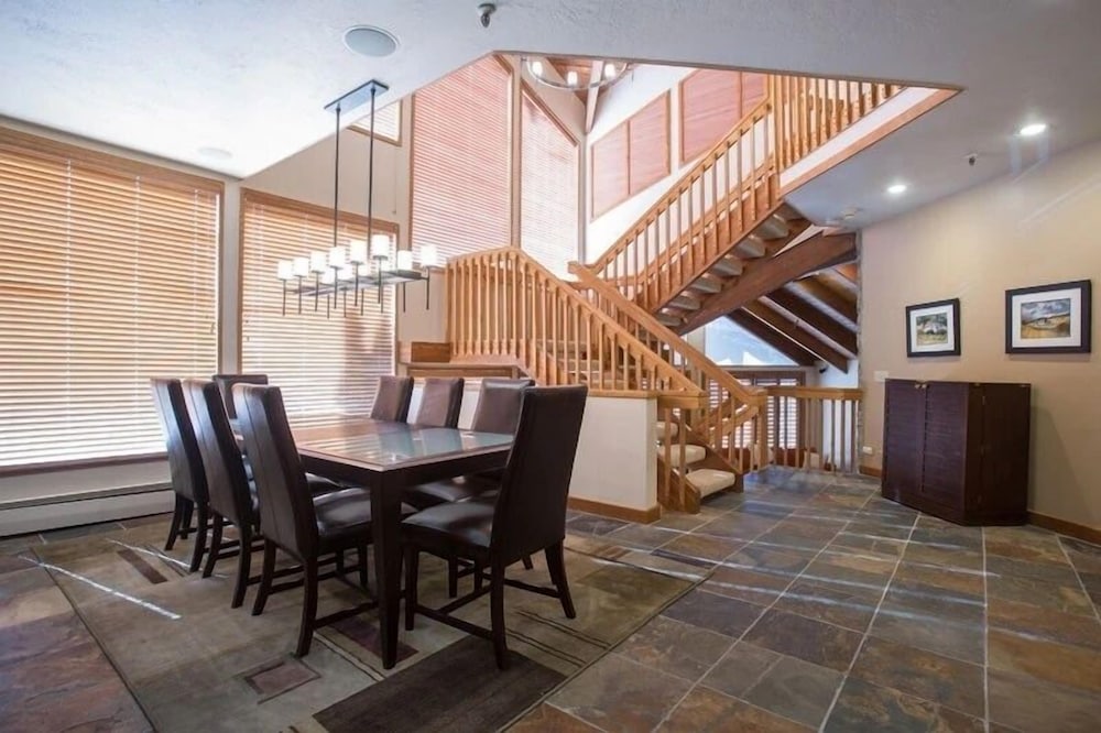 Pinnacle at Deer Valley Resort - Four Bedroom Condo with Hot Tub #1065 4 Condo