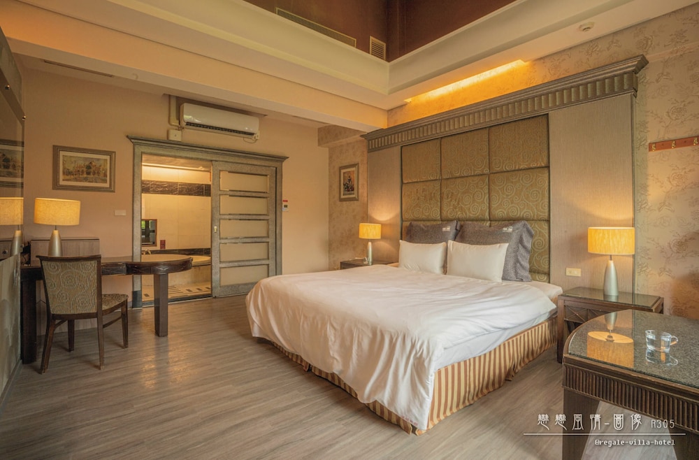 Regale Villa Hotel