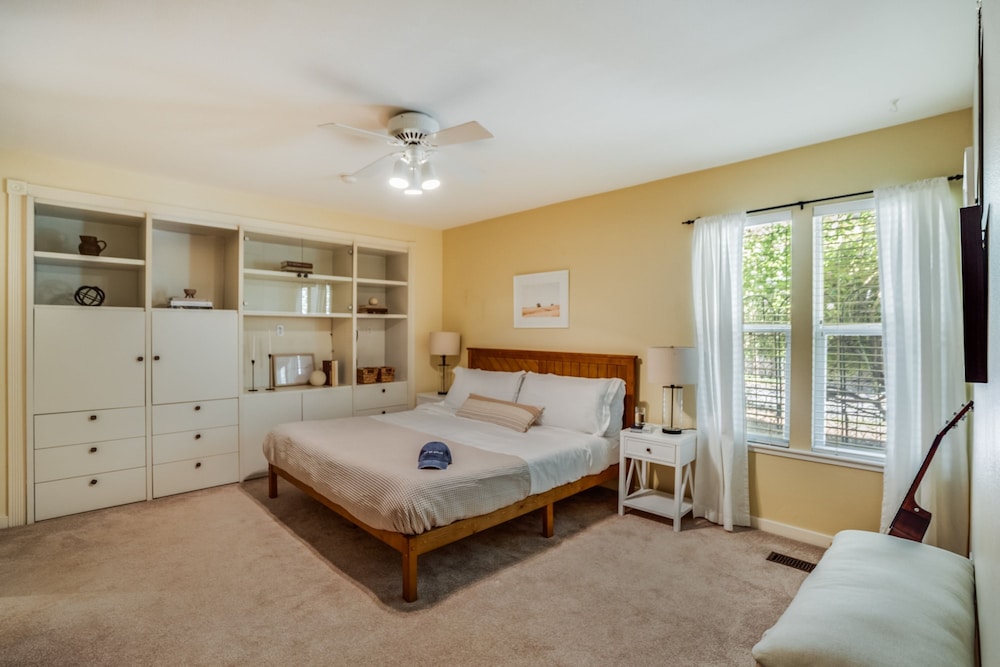 Le n by Avantstay Private Breathtaking Character Cottage w Pool Hot Tub