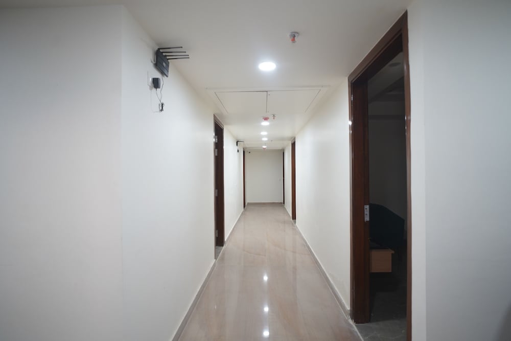 Royal Raven Hotel And Banquet