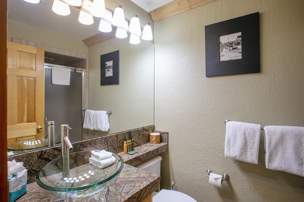 Chaparral at Deer Valley Resort - Three Bedroom Condo with Hot Tub #102 3 Condo