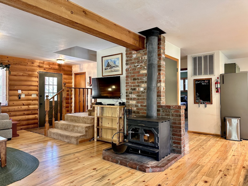 Blue Pine Forest Lodge 3 Bedroom Cabin